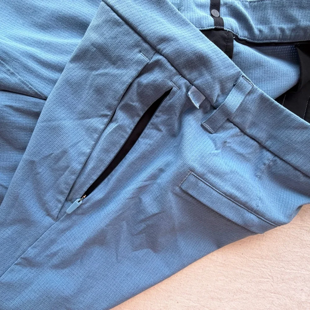 lululemon athletica Men's Slate Blue Flat-Front Shorts size 33 waist - Picture 5 of 7